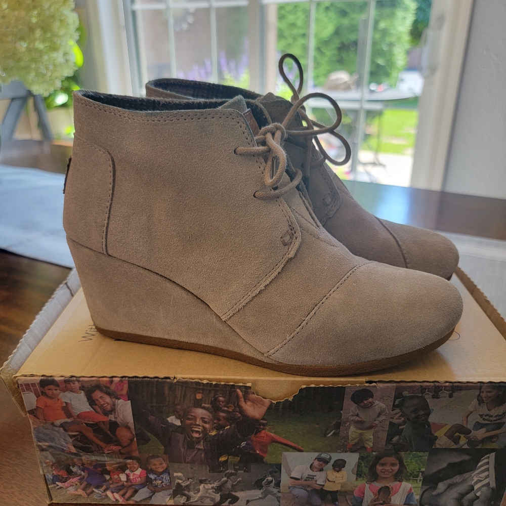 Toms Womens Taupe Suede Lace-Up Wedge Booties